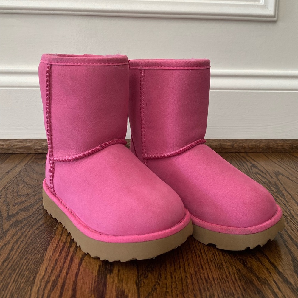 Kids Pink Uggs Size 8